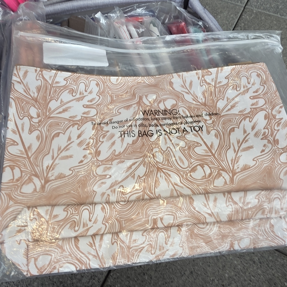 Thirty One Zipper Pouch in Fall Harvest